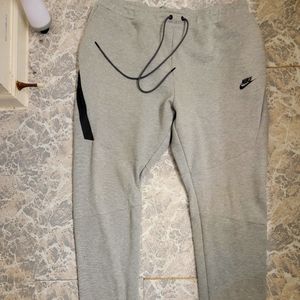 !!! New Mens Nike Tech Fleece Pants Size XXL !!!